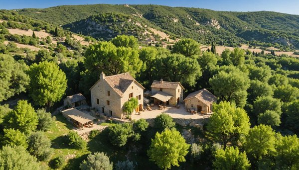 Vacances nature dans le Luberon : randonnées, cabanes perchées et gastronomie locale